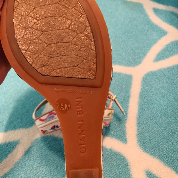 Gianna Bini Embroidered Wedges - Picture 5 of 5